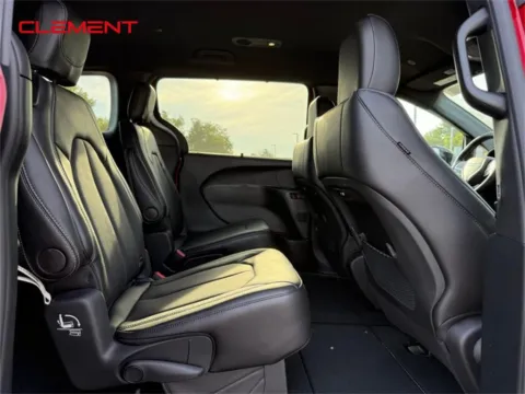 More photos of 2026 Chrysler Pacifica Select at Clement Chrysler Dodge Jeep Ram Columbia, IL