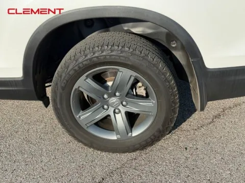 More photos of 2023 Honda Ridgeline RTL at Clement Chrysler Dodge Jeep Ram Columbia, IL