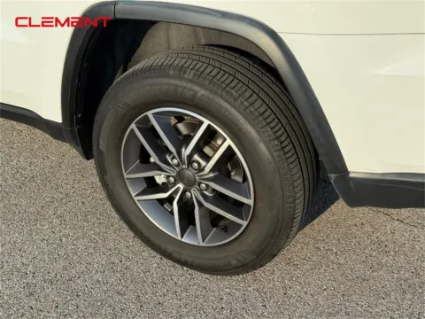 More photos of 2021 Jeep Grand Cherokee Limited at Clement Chrysler Dodge Jeep Ram Columbia, IL