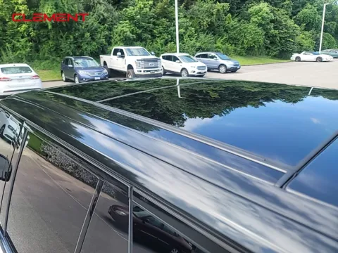 More photos of 2019 Land Rover Range Rover 5.0L V8 Supercharged at Clement Chrysler Dodge Jeep Ram Columbia, IL
