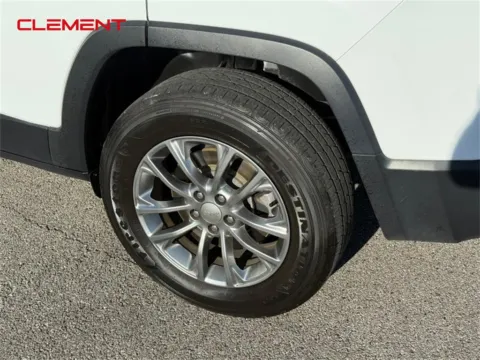 More photos of 2022 Jeep Cherokee Latitude Lux at Clement Chrysler Dodge Jeep Ram Columbia, IL