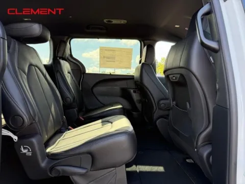 More photos of 2026 Chrysler Pacifica Select at Clement Chrysler Dodge Jeep Ram Columbia, IL