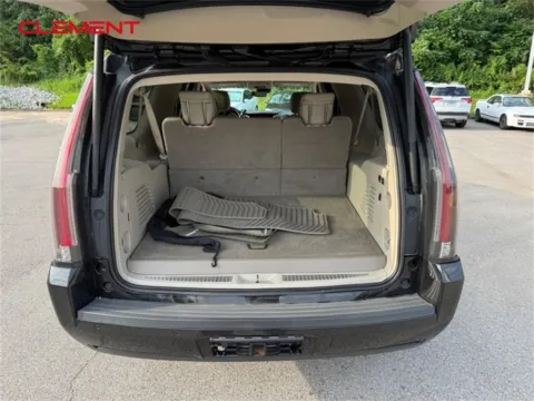 More photos of 2019 Cadillac Escalade ESV Premium at Clement Chrysler Dodge Jeep Ram Columbia, IL