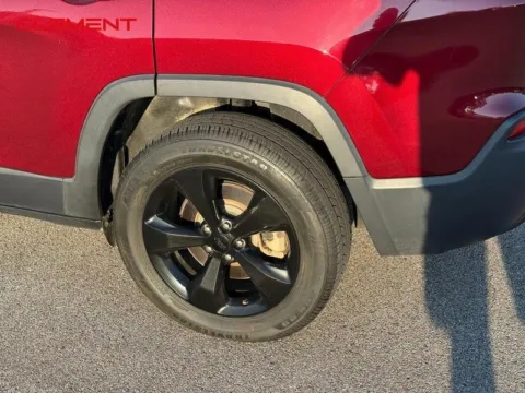 More photos of 2019 Jeep Cherokee Altitude at Clement Chrysler Dodge Jeep Ram Columbia, IL