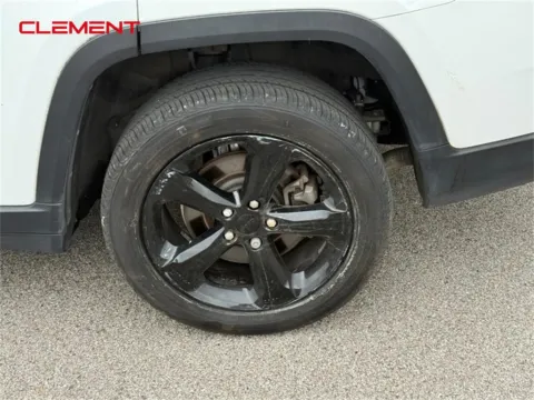 More photos of 2021 Jeep Grand Cherokee L Altitude at Clement Chrysler Dodge Jeep Ram Columbia, IL