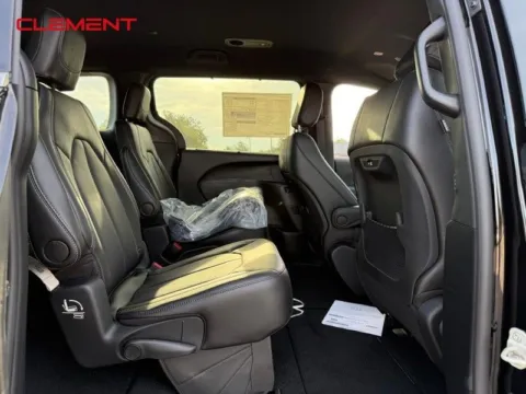 More photos of 2026 Chrysler Pacifica Select at Clement Chrysler Dodge Jeep Ram Columbia, IL