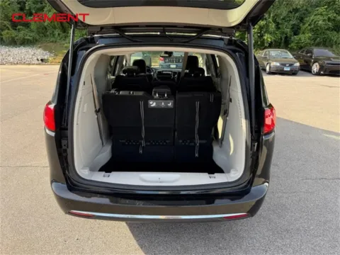 More photos of 2020 Chrysler Pacifica Touring L at Clement Chrysler Dodge Jeep Ram Columbia, IL