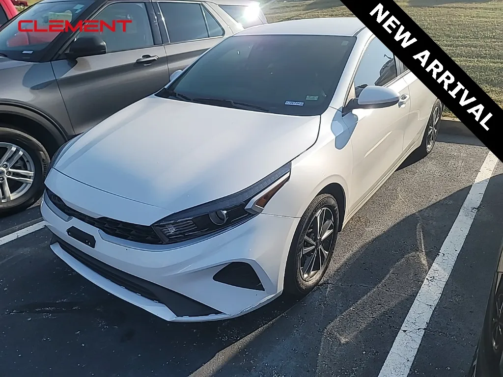White 2023 Kia Forte LXS for sale in Columbia, IL