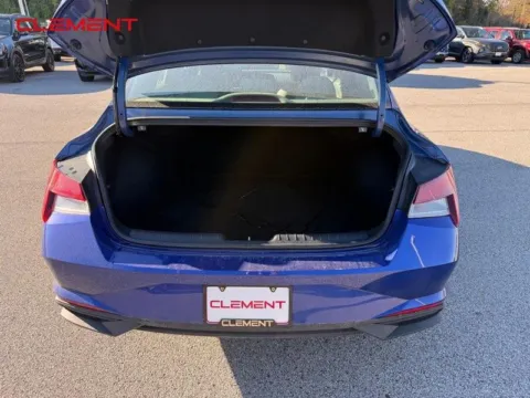 More photos of 2022 Hyundai Elantra SEL at Clement Chrysler Dodge Jeep Ram Columbia, IL