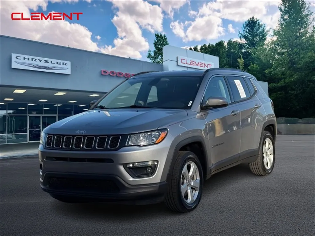 Silver 2019 Jeep Compass Latitude for sale in Columbia, IL