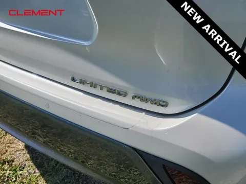 More photos of 2021 Toyota Highlander Limited at Clement Chrysler Dodge Jeep Ram Columbia, IL