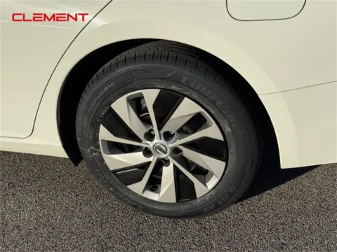 More photos of 2022 Nissan Altima 2.5 S at Clement Chrysler Dodge Jeep Ram Columbia, IL