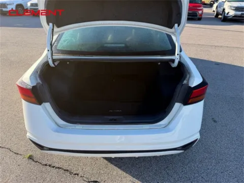 More photos of 2022 Nissan Altima 2.5 S at Clement Chrysler Dodge Jeep Ram Columbia, IL