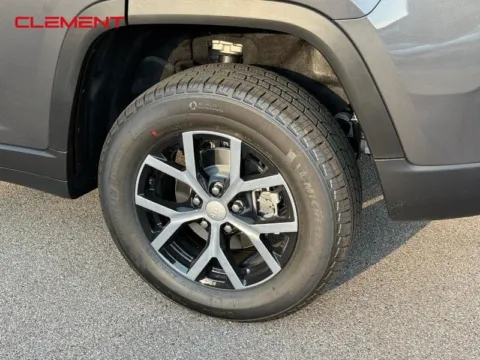 More photos of 2025 Jeep Grand Cherokee Limited at Clement Chrysler Dodge Jeep Ram Columbia, IL