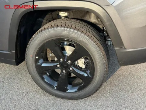 More photos of 2025 Jeep Grand Cherokee Limited at Clement Chrysler Dodge Jeep Ram Columbia, IL