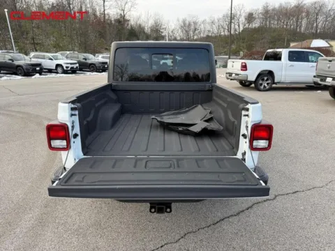 More photos of 2022 Jeep Gladiator Altitude at Clement Chrysler Dodge Jeep Ram Columbia, IL