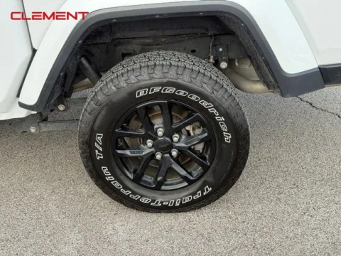 More photos of 2022 Jeep Gladiator Altitude at Clement Chrysler Dodge Jeep Ram Columbia, IL