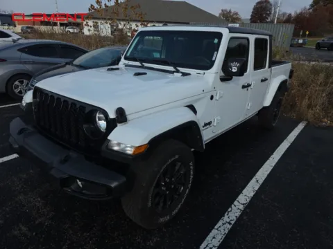 White 2022 Jeep Gladiator Altitude for sale in Columbia, IL