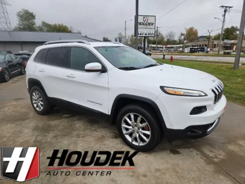 White 2017 Jeep Cherokee Limited for sale in Marion, IA