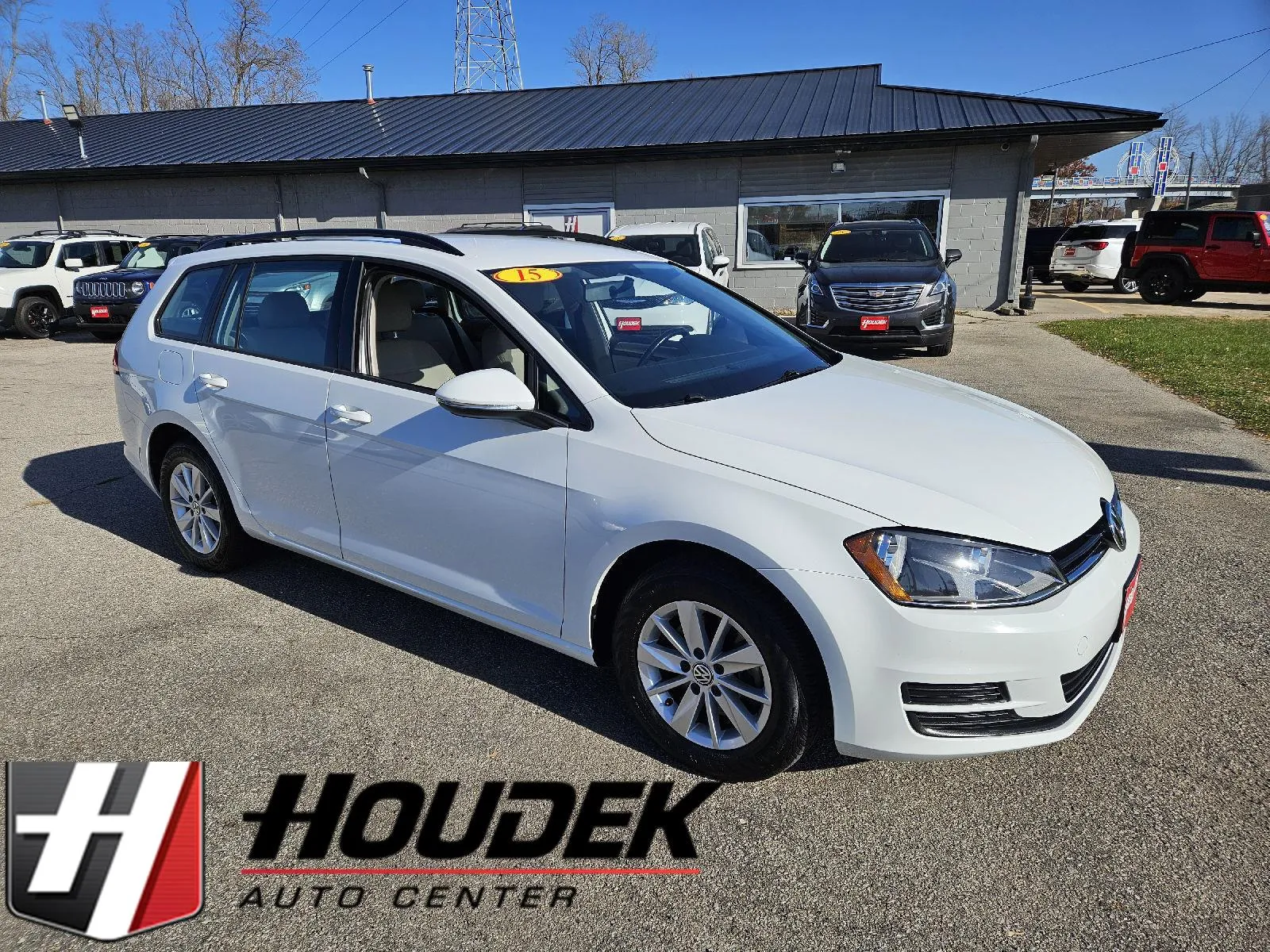 White 2015 Volkswagen Golf SportWagen TSI S for sale in Marion, IA