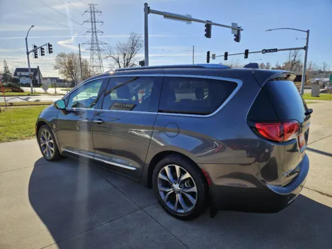 More photos of 2017 Chrysler Pacifica Limited at Houdek Auto Center, IA