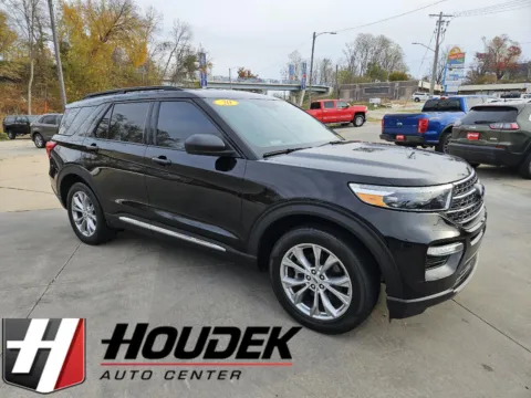 Black 2020 Ford Explorer XLT for sale in Marion, IA