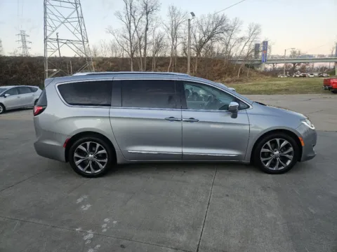 More photos of 2018 Chrysler Pacifica Limited at Houdek Auto Center, IA