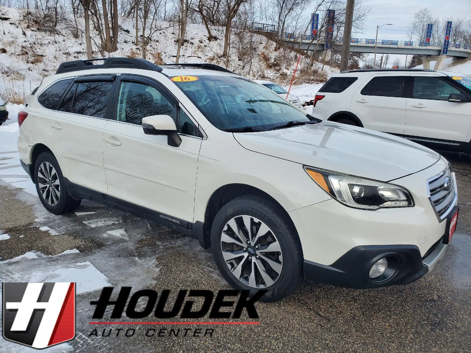 White 2016 Subaru Outback 3.6R Limited for sale in Marion, IA
