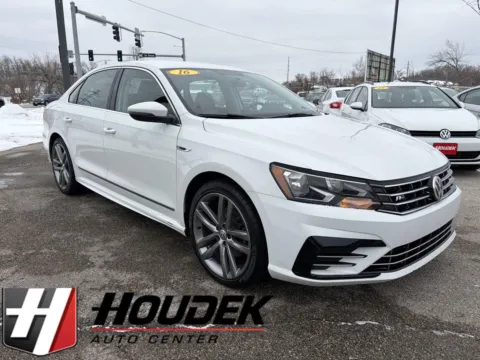 White 2017 Volkswagen Passat R-Line w/Comfort Pkg for sale in Marion, IA