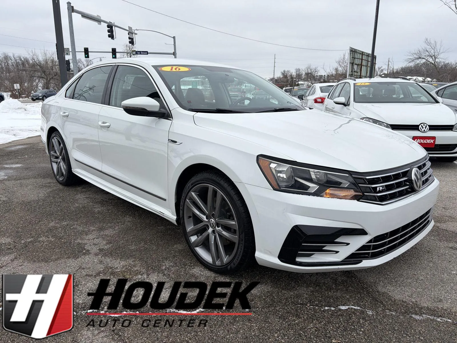2017 Volkswagen Passat R-Line