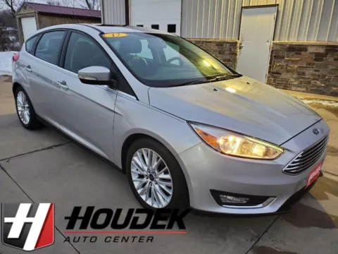 White 2017 Ford Focus Titanium for sale in Marion, IA