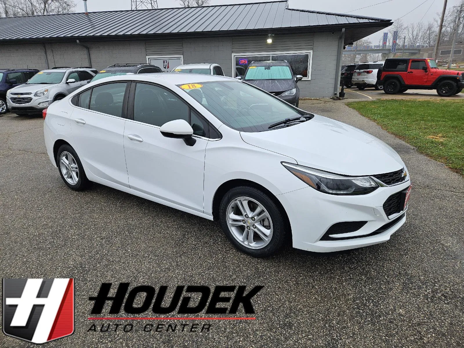 White 2018 Chevrolet Cruze LT for sale in Marion, IA