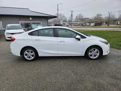 More photos of 2018 Chevrolet Cruze LT at Houdek Auto Center, IA