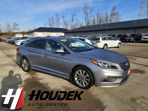 Silver 2017 Hyundai Sonata Limited for sale in Marion, IA