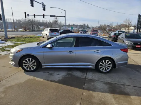 More photos of 2017 Hyundai Sonata Limited at Houdek Auto Center, IA