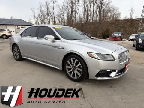 Silver 2017 Lincoln Continental Premiere for sale in Marion, IA
