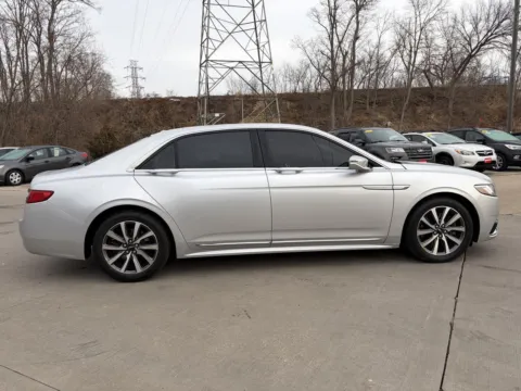 More photos of 2017 Lincoln Continental Premiere at Houdek Auto Center, IA