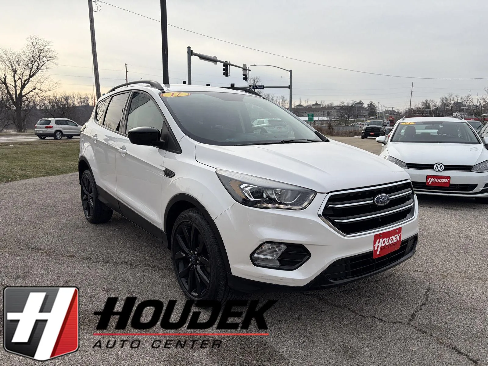 White 2017 Ford Escape SE for sale in Marion, IA