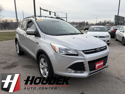 Silver 2016 Ford Escape SE for sale in Marion, IA