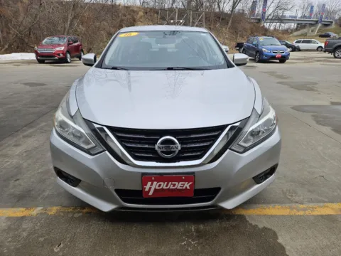 Photos of 2016 Nissan Altima 2.5 SL for sale in Marion, IA at Houdek Auto Center