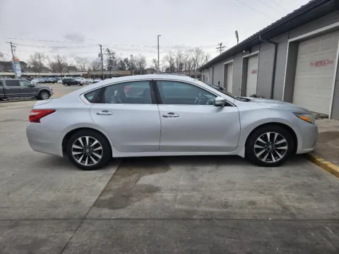 More photos of 2016 Nissan Altima 2.5 SL at Houdek Auto Center, IA