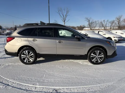 More photos of 2018 Subaru Outback Limited at Houdek Auto Center, IA