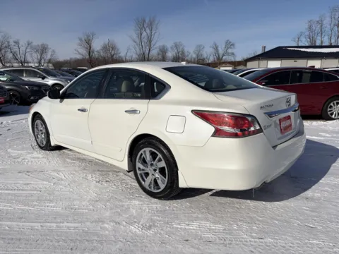 More photos of 2015 Nissan Altima 2.5 SL at Houdek Auto Center, IA