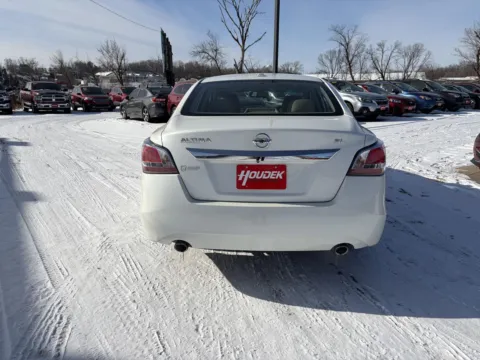 More photos of 2015 Nissan Altima 2.5 SL at Houdek Auto Center, IA