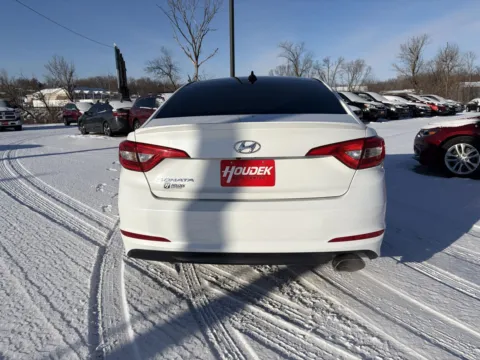 More photos of 2017 Hyundai Sonata SE at Houdek Auto Center, IA