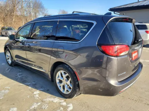 More photos of 2019 Chrysler Pacifica Touring L at Houdek Auto Center, IA