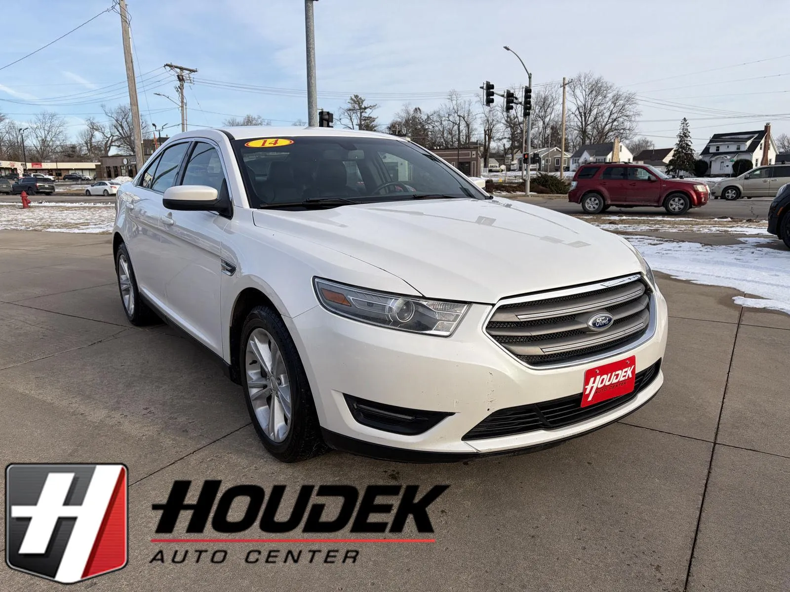 White 2014 Ford Taurus SEL for sale in Marion, IA