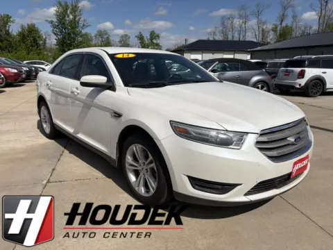 White 2014 Ford Taurus SEL for sale in Marion, IA