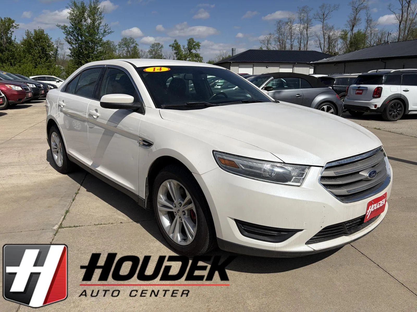 White 2014 Ford Taurus SEL for sale in Marion, IA