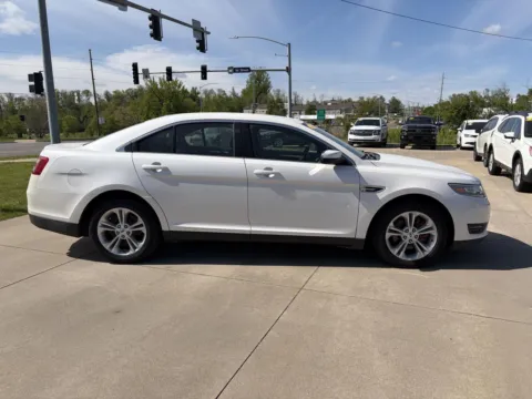 More photos of 2014 Ford Taurus SEL at Houdek Auto Center, IA
